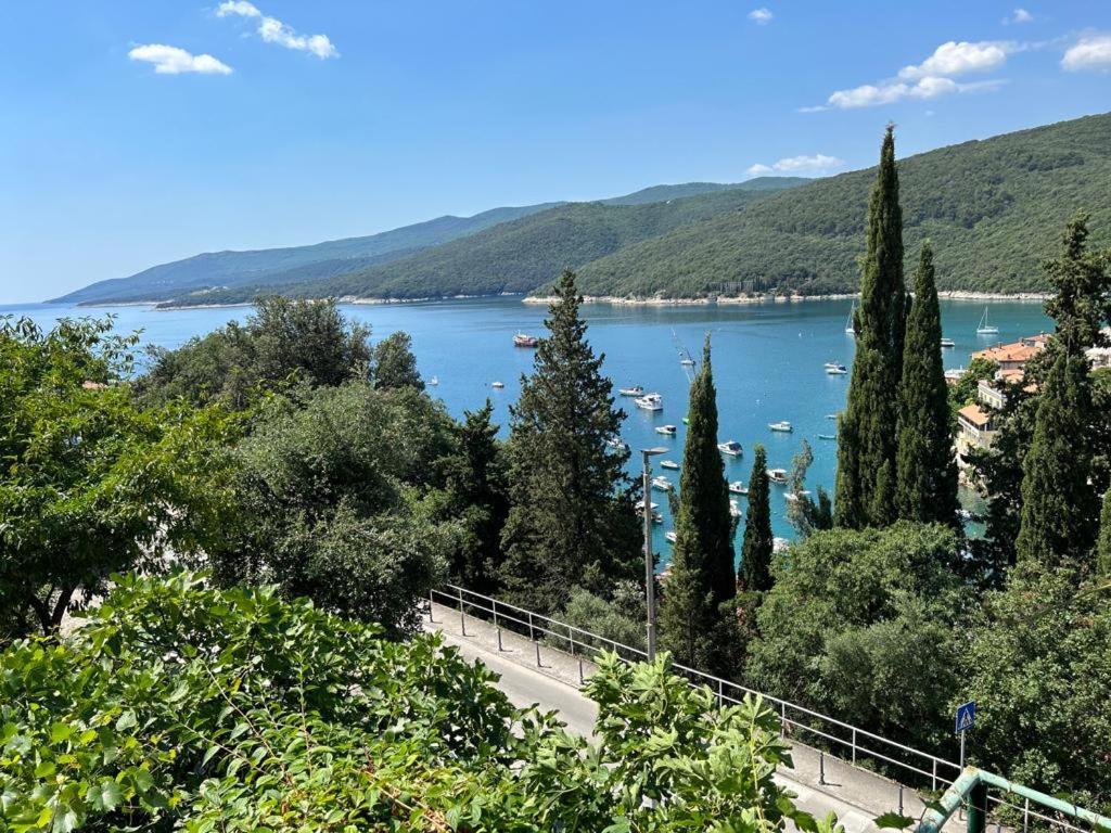 Apartment Near The Sea 650 Rabac Exteriör bild